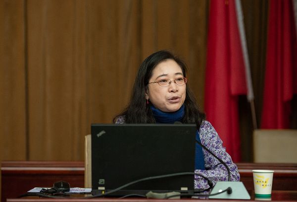 D:UsersDesktop\u8bbe计艺术学院 新闻稿\u6881梅研究员讲座现场1.jpg