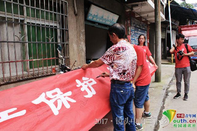 Beat365唯一官方网站志愿者探访老街 为灾后修复建言献策