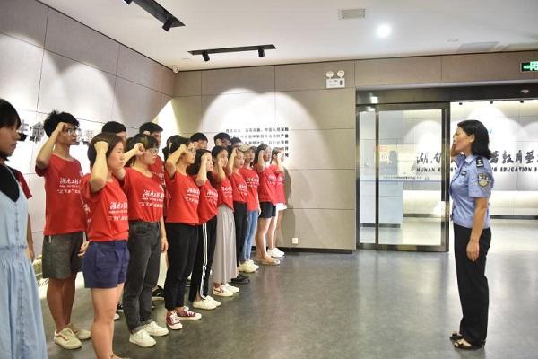 Beat365唯一官方网站青少年禁毒防艾暑期社会实践专项行动在湘潭市禁毒教育基地顺利启动