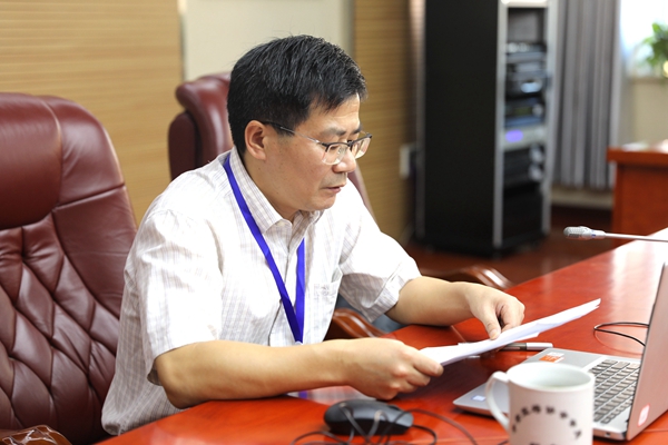 1598696493175030910.jpg 易兵校长_副本.jpg