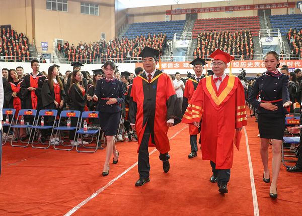 1561192207506089280.jpg D:UsersDesktop\u65b0建文件夹?9毕业典礼修图\u8fdb场.jpg